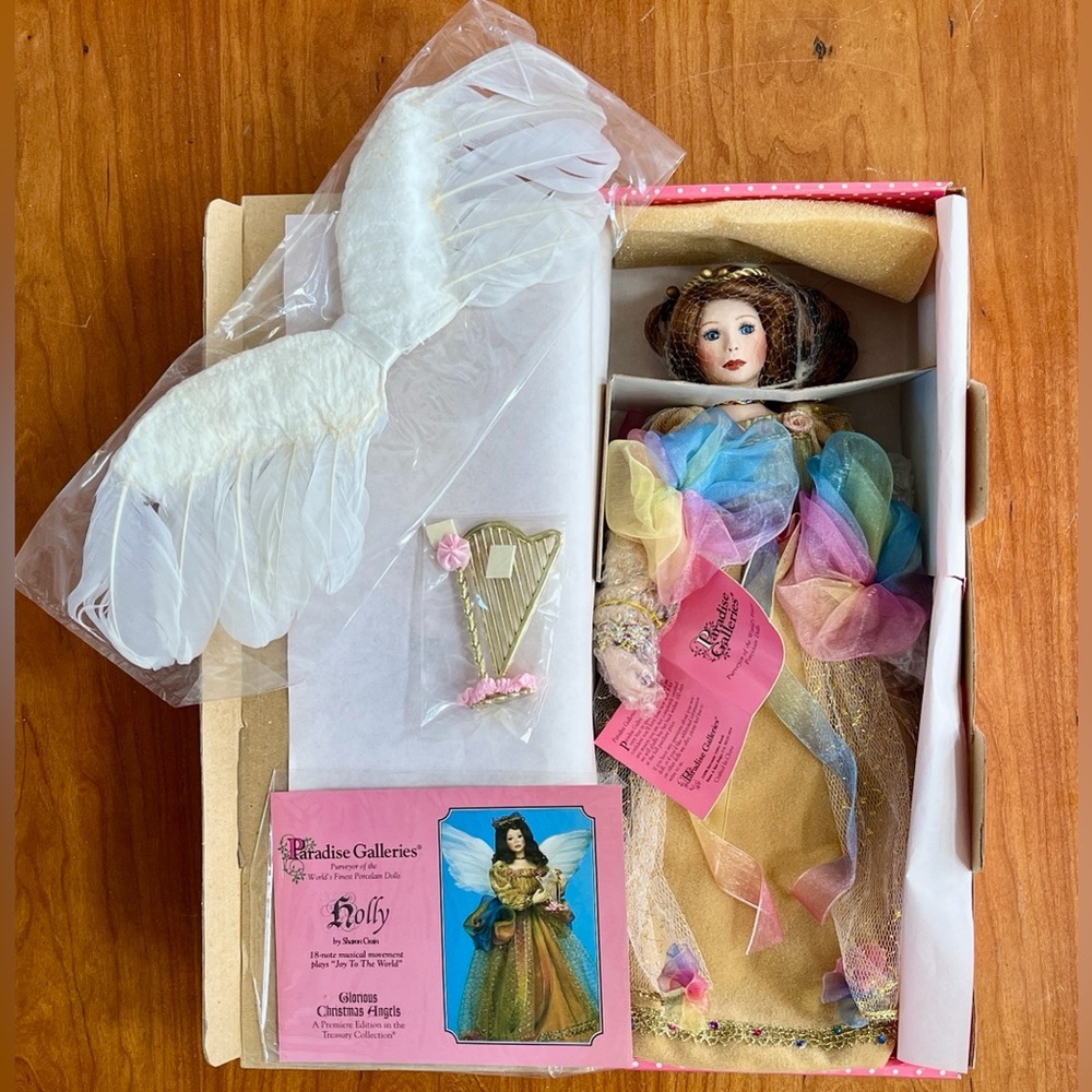 NWT Paradise Galleries, Treasury Collection Vintage Holly Musical Porcelain Doll